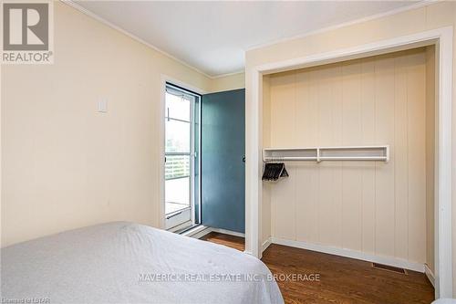 3923 Delmage Ave Avenue, Plympton-Wyoming, ON - Indoor Photo Showing Bedroom