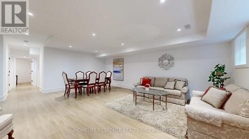 339 Pine Cove Rd, Burlington, ON - Indoor Photo Showing Living Room