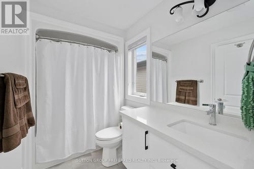 572 Chelton Rd, London, ON - Indoor Photo Showing Bathroom