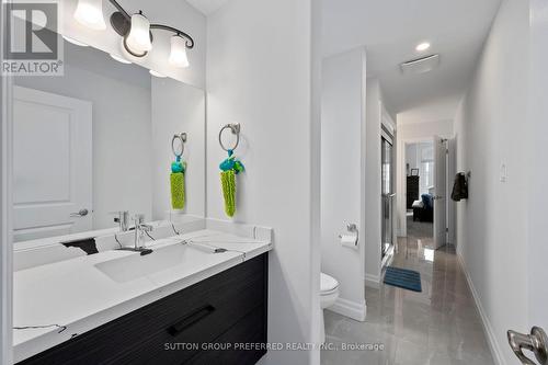 572 Chelton Road, London, ON - Indoor Photo Showing Bathroom