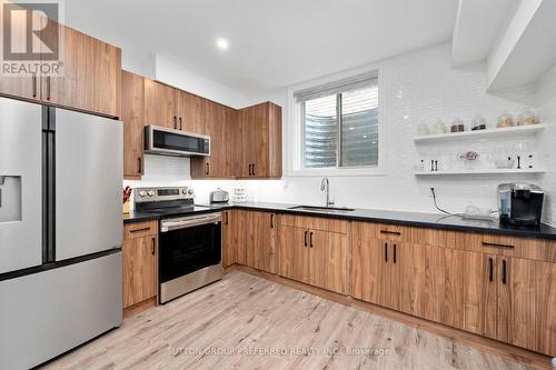 572 Chelton Rd, London, ON - Indoor Photo Showing Kitchen