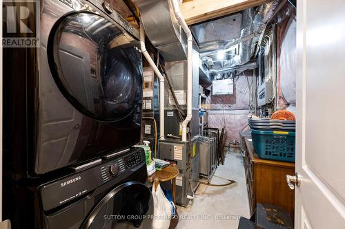 572 Chelton Road, London, ON - Indoor Photo Showing Laundry Room