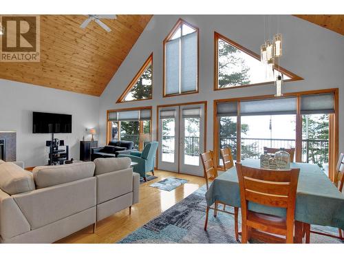 3813 Stones Bay Road, Fort St. James, BC - Indoor Photo Showing Living Room