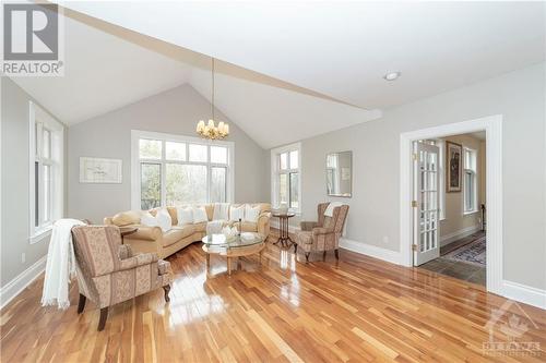 18 Marchbrook Circle, Ottawa, ON - Indoor Photo Showing Living Room