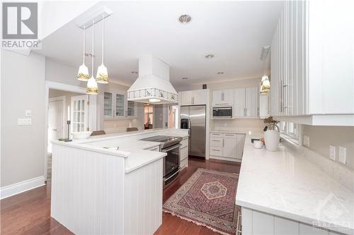 18 Marchbrook Circle, Ottawa, ON - Indoor Photo Showing Kitchen With Upgraded Kitchen
