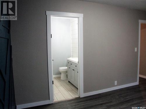 315 3Rd Avenue E, Leader, SK - Indoor Photo Showing Bathroom