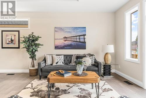 63 Hastings Park Drive, Belleville, ON - Indoor Photo Showing Living Room