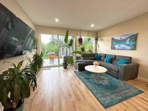 128 Sullivan Drive, Kimberley, BC - Indoor Photo Showing Living Room