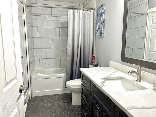 870 300Th Street, Kimberley, BC - Indoor Photo Showing Bathroom