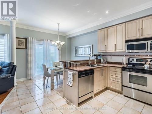 3 Hillpath Cres, Brampton, ON - Indoor Photo Showing Kitchen With Double Sink