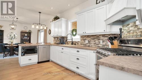 9263 Furnival Road, West Elgin, ON - Indoor Photo Showing Kitchen With Upgraded Kitchen