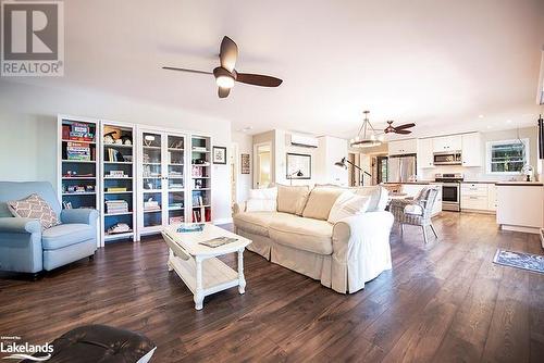 340 Healey Lake, Archipelago South, ON - Indoor Photo Showing Living Room