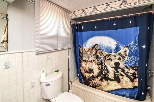 116 Gainsborough Road, Hamilton, ON - Indoor Photo Showing Bathroom