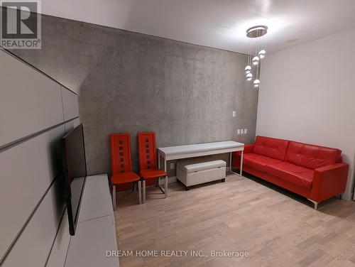 #409 -25 Oxley St, Toronto, ON - Indoor Photo Showing Other Room