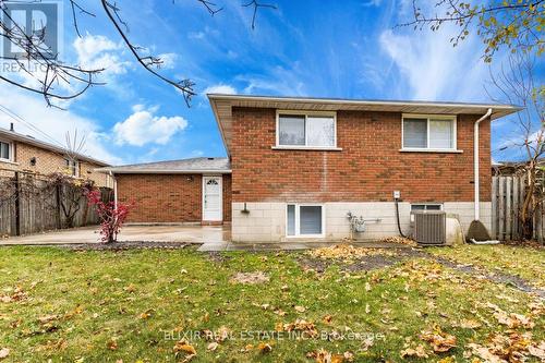 32 Seaton Place Dr, Hamilton, ON - Outdoor With Exterior