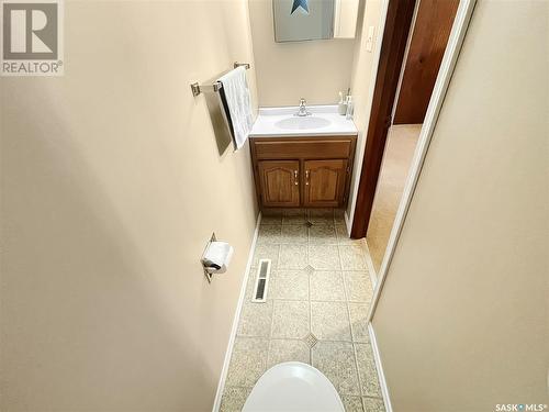 115 14Th Avenue Se, Swift Current, SK - Indoor Photo Showing Bathroom