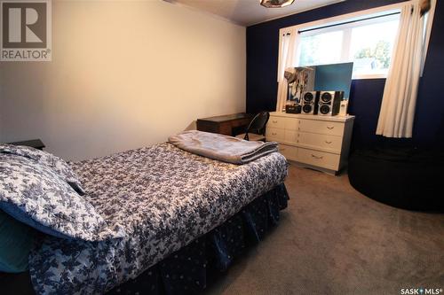 115 14Th Avenue Se, Swift Current, SK - Indoor Photo Showing Bedroom