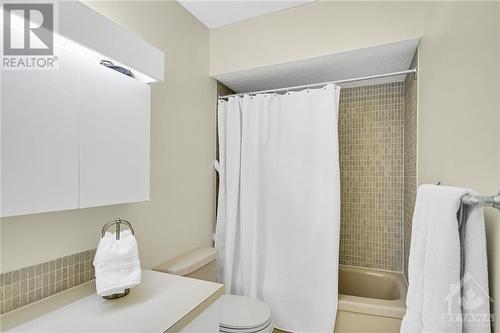 10 Pentland Crescent, Ottawa, ON - Indoor Photo Showing Bathroom