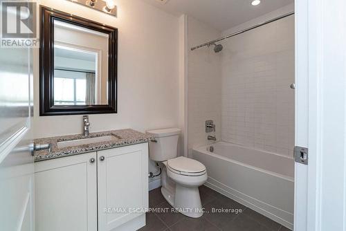 305 - 427 Aberdeen Avenue, Hamilton, ON - Indoor Photo Showing Bathroom