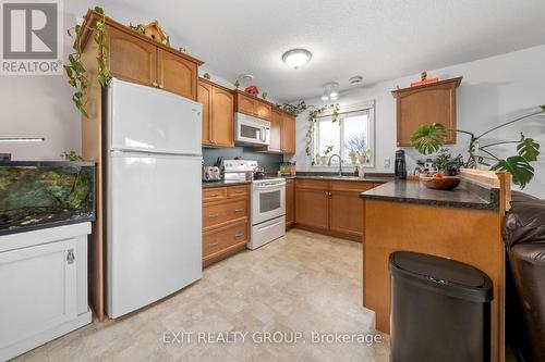 #B3 -37 Lakebreeze Crt, Prince Edward County, ON - Indoor Photo Showing Dining Room
