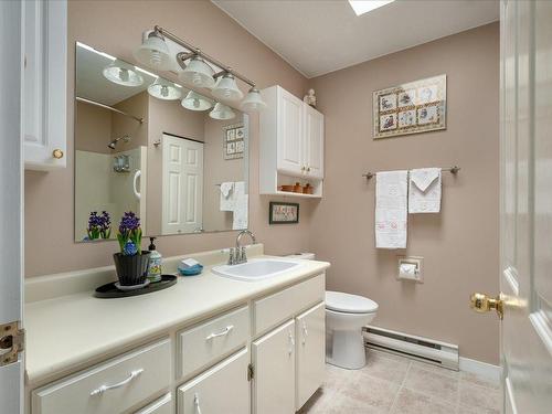 755 Newcastle Ave, Parksville, BC - Indoor Photo Showing Bathroom