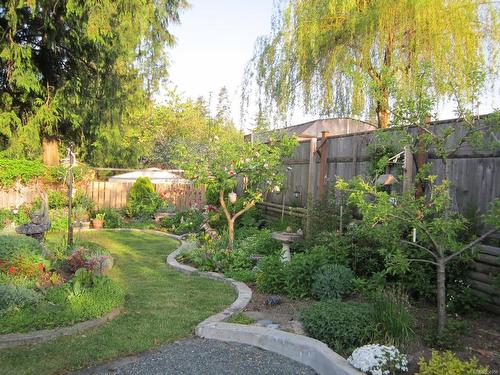 755 Newcastle Ave, Parksville, BC - Outdoor With Backyard