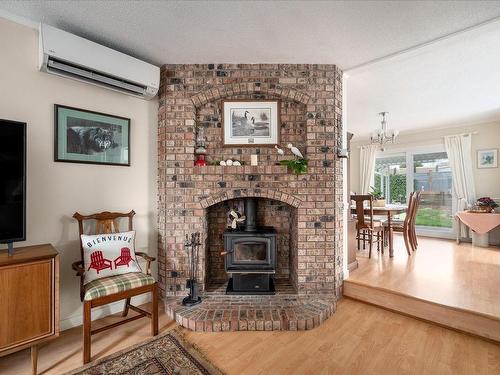 755 Newcastle Ave, Parksville, BC - Indoor Photo Showing Living Room With Fireplace