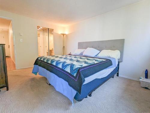 309-1560 Hillside Ave, Victoria, BC - Indoor Photo Showing Bedroom