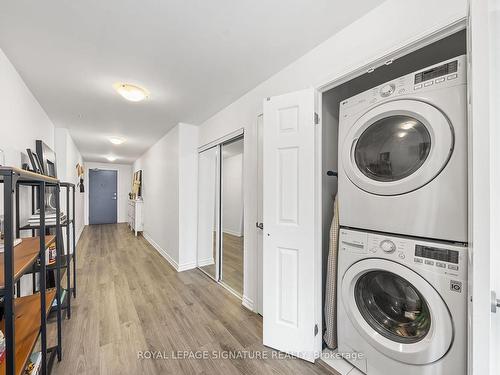 708-11611 Yonge St, Richmond Hill, ON - Indoor Photo Showing Laundry Room