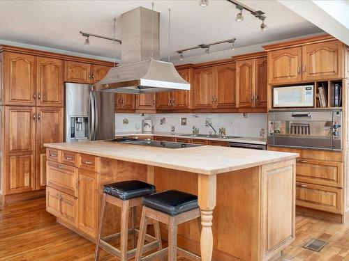 1695 Wall Beach Rd, Nanoose Bay, BC - Indoor Photo Showing Kitchen With Double Sink