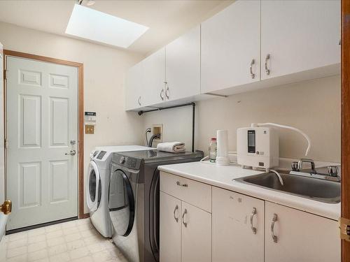 1695 Wall Beach Rd, Nanoose Bay, BC - Indoor Photo Showing Laundry Room