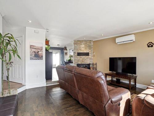 Salon - 33 65E Avenue, Saint-Eustache, QC - Indoor Photo Showing Living Room With Fireplace