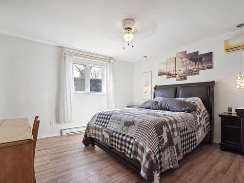 Master bedroom - 33 65E Avenue, Saint-Eustache, QC - Indoor Photo Showing Bedroom