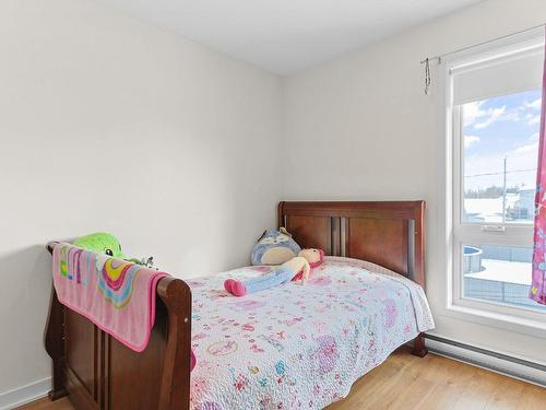 Chambre Ã Â coucher - 133 Rue Pierre-Dionne, Salaberry-De-Valleyfield, QC - Indoor Photo Showing Bedroom