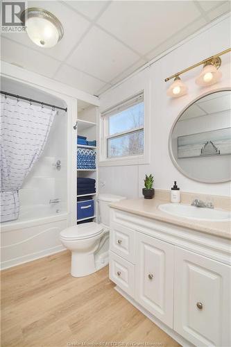 8 Poplar Lane, Pointe Du Chene, NB - Indoor Photo Showing Bathroom