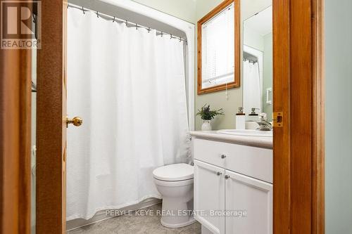 200 Edgemere Road E, Huntsville, ON - Indoor Photo Showing Bathroom