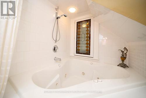 86 Pleasant Ridge Rd, Brantford, ON - Indoor Photo Showing Bathroom