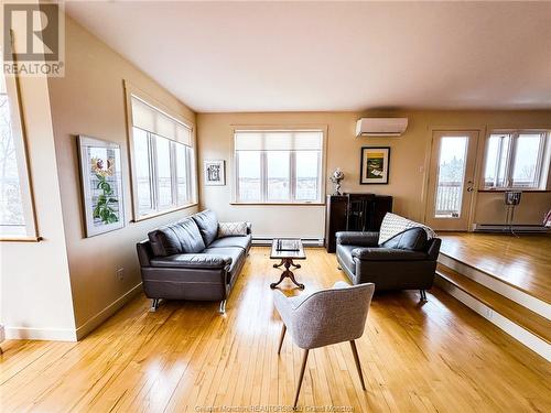 300 Coates Mills Rd, Sainte-Marie-De-Kent, NB - Indoor Photo Showing Living Room
