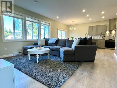 4814 Davis Avenue, Terrace, BC - Indoor Photo Showing Living Room