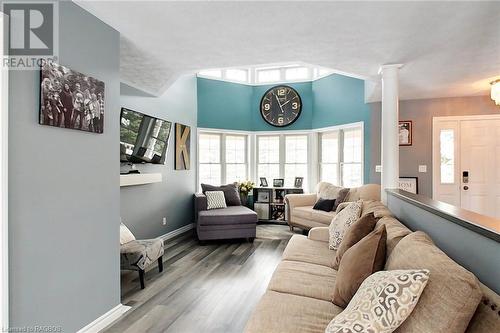 203 Forler Street, Neustadt, ON - Indoor Photo Showing Living Room
