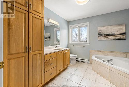 18 Foxwood Dr, Moncton, NB - Indoor Photo Showing Bathroom