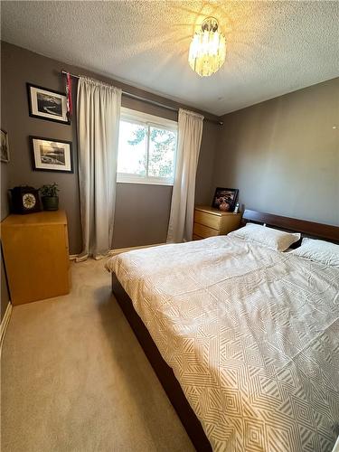6 Krafty Court, Hamilton, ON - Indoor Photo Showing Bedroom