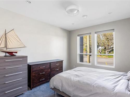3875 Cadboro Bay Rd, Saanich, BC - Indoor Photo Showing Bedroom
