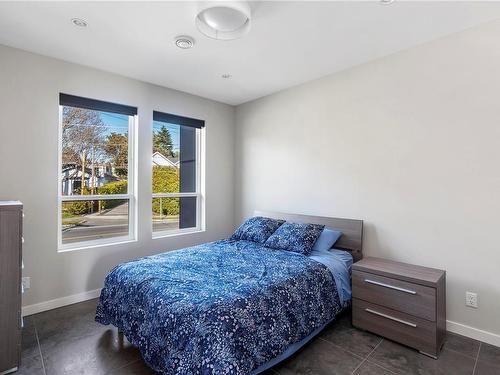 3875 Cadboro Bay Rd, Saanich, BC - Indoor Photo Showing Bedroom