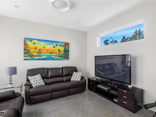 3875 Cadboro Bay Rd, Saanich, BC - Indoor Photo Showing Living Room