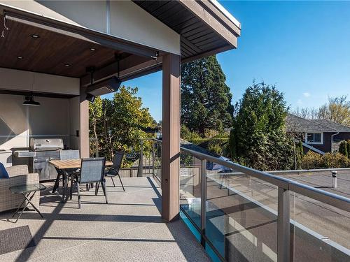 3875 Cadboro Bay Rd, Saanich, BC - Outdoor With Exterior
