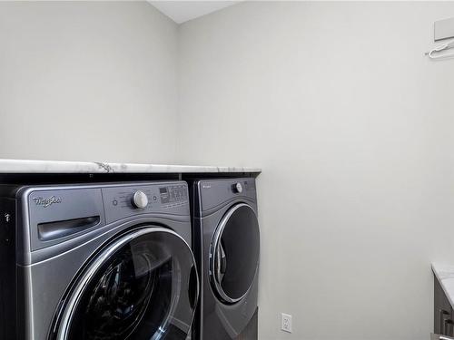 3875 Cadboro Bay Rd, Saanich, BC - Indoor Photo Showing Laundry Room