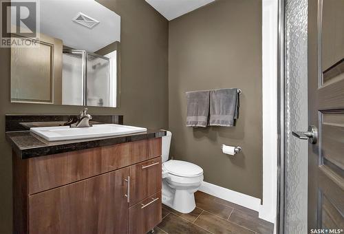 208 721 8Th Street E, Saskatoon, SK - Indoor Photo Showing Bathroom