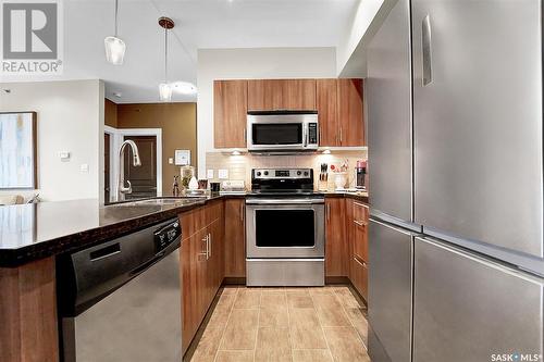208 721 8Th Street E, Saskatoon, SK - Indoor Photo Showing Kitchen With Stainless Steel Kitchen With Upgraded Kitchen