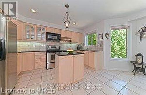 5121 Parkplace Circle, Mississauga, ON - Indoor Photo Showing Kitchen
